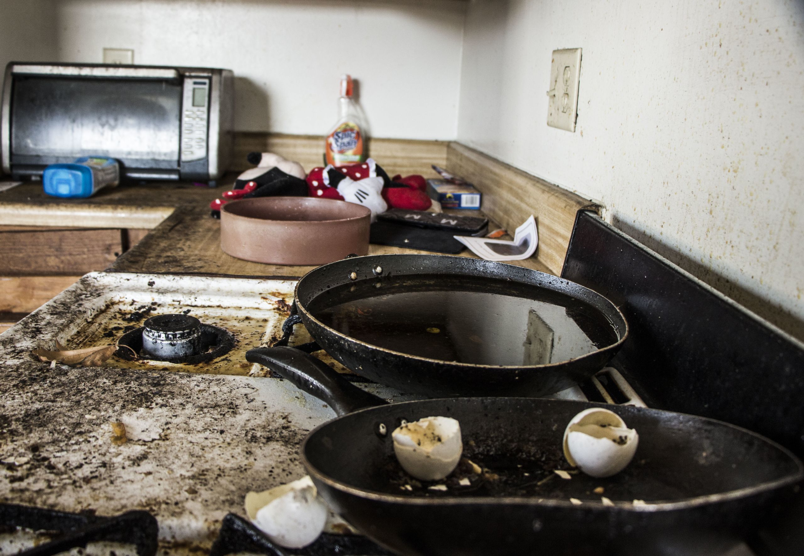 In 2016, 1,100 residents of the West Calumet Housing Complex were forced to move out. Remnants of resident life still remain in one of the units. (WBEZ/Rowan Lynam)
