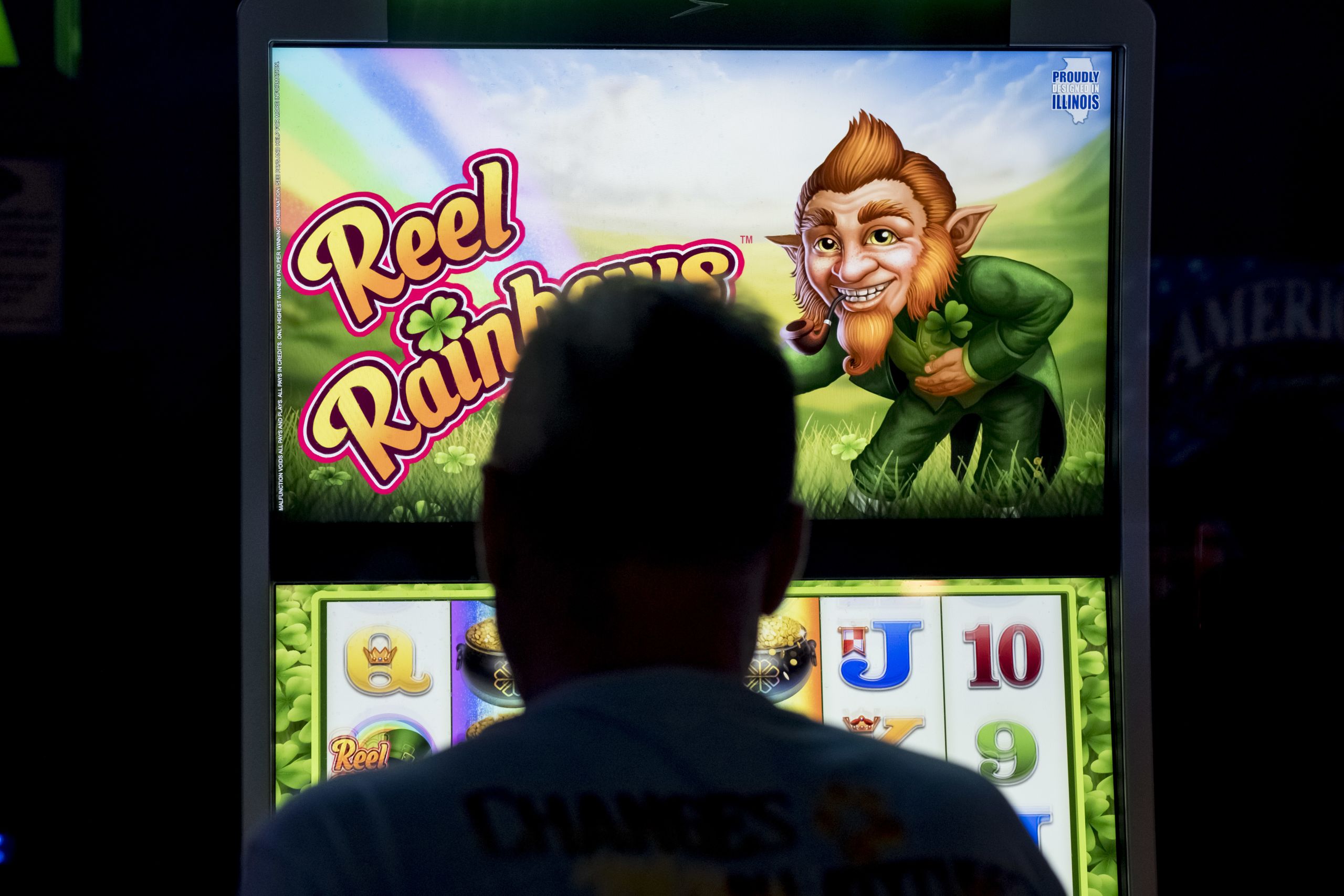 A man plays a video slot machine in a lounge at Huck's, a truck stop in Mount Vernon, Ill., on Sept. 25, 2018. (Whitney Curtis, special to ProPublica Illinois)