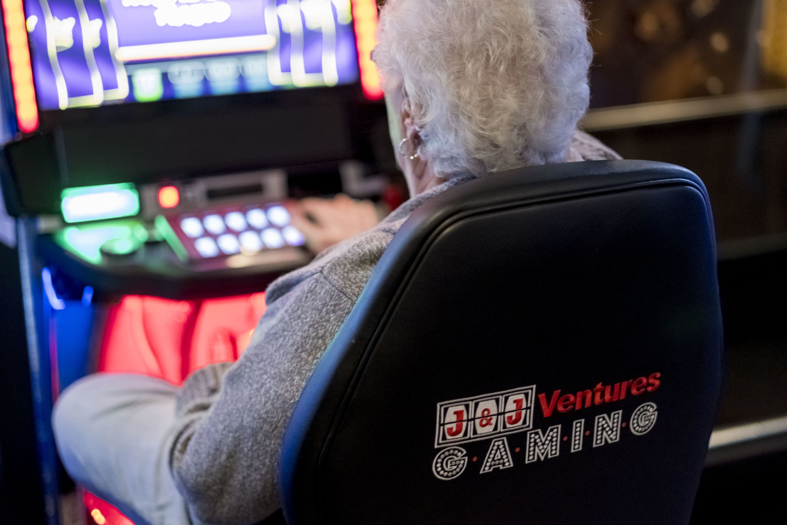 Janet Motsinger uses a video gambling machine at Sunset Inn and Suites on Oct. 17, 2018, in Clinton, Ill. (Whitney Curtis, special to ProPublica) 