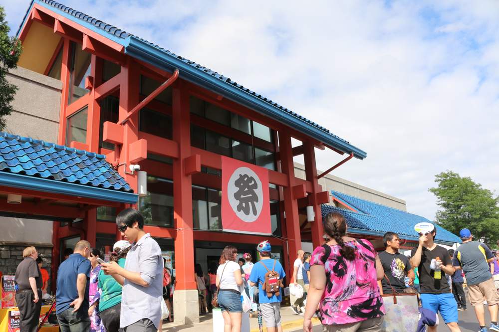 Mitsuwa Marketplace in the Arlington Heights suburb serves the community of post-war Japanese immigrants that arrived there in the 1990s. (WBEZ/Katherine Nagasawa)