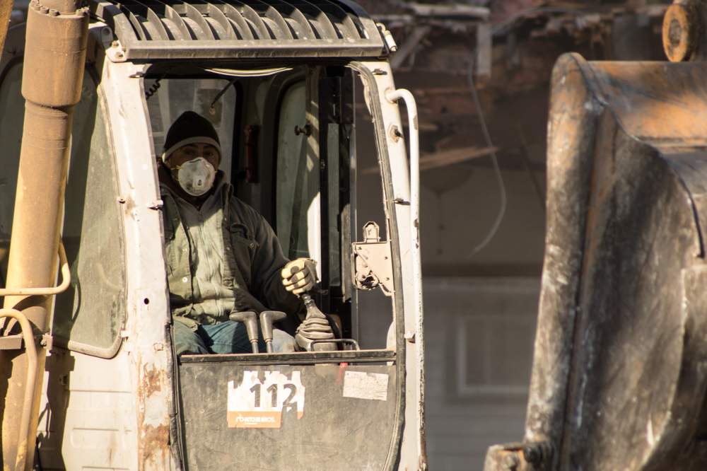 Workers are often those who suffer most from contaminant-related diseases because of weak regulation and enforcement, according to a 2015 investigation from the nonprofit Center for Public Integrity. (City Bureau/Manny Ramos)