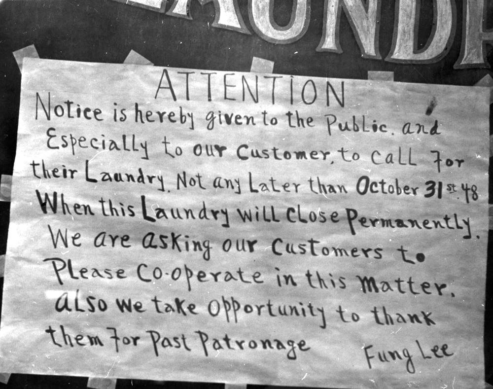 A laundromat&#39;s going-out-of-business sign on the Near West Side. (Courtesy University of Chicago Photographic Archive. Mildred Mead Photographs, apf2-09136&amp;nbsp;