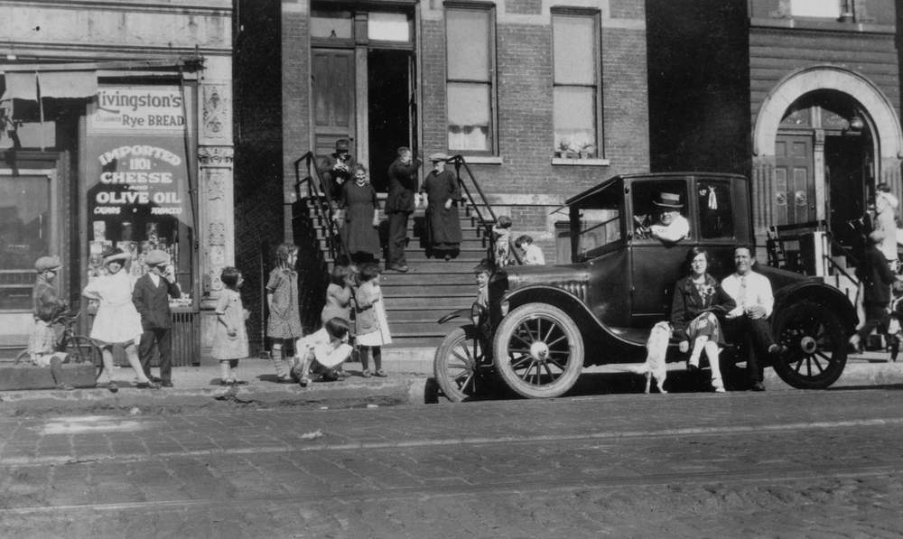 During its heyday, the old neighborhood around Taylor Street housed a vibrant community of 25,000 Italians. (Courtesy Casa Italia Library, Stone Park)
