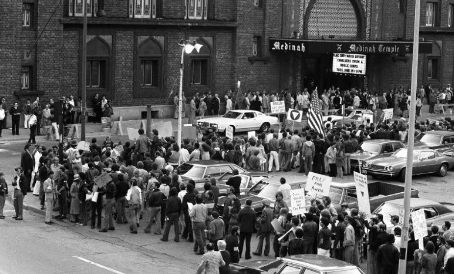 defunt gay bars chicago il